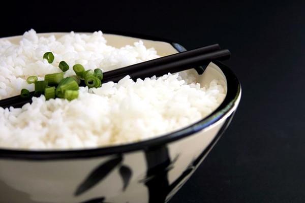 Vì sao cần bảo quản cơm nguội đúng cách?