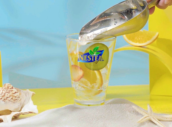 Chế biến trà vị chanh NESTEA với màu sắc bắt mắt cùng nhiều loại trái cây hấp dẫn - 2