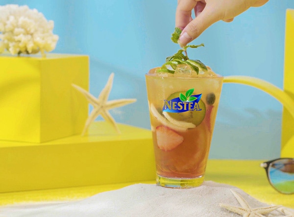 Chế biến trà vị chanh NESTEA với màu sắc bắt mắt cùng nhiều loại trái cây hấp dẫn - 4