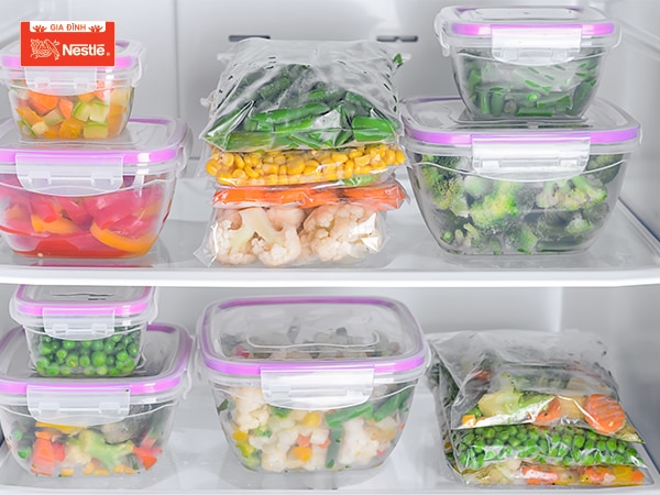 Lau sạch tất cả chai lọ, hộp đựng