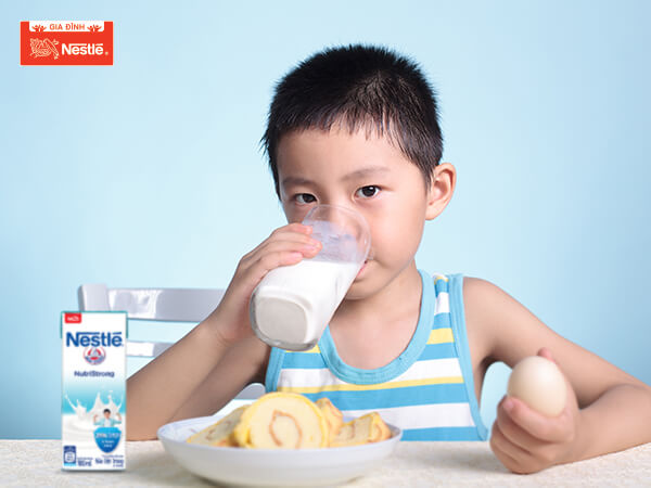 Sữa Nestlé cung cấp đến 25% nhu cầu canxi cần thiết cho trẻ khôn lớn mỗi ngày