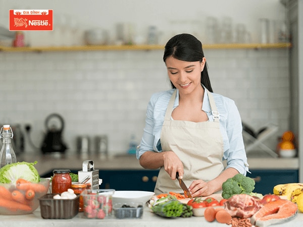 Thiết kế thực đơn đủ chất và đa dạng dinh dưỡng để trẻ tăng cân đều đặn