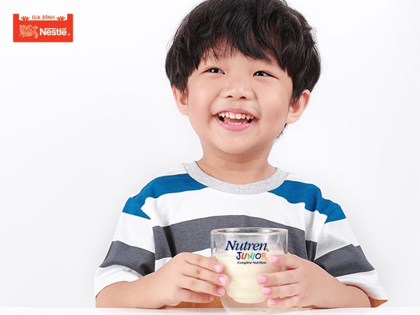 Dinh dưỡng bổ sung giúp bé nạp đầy đủ dưỡng chất, nhanh tăng cân hơn