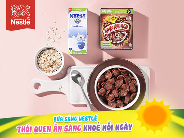 Tập thói quen cho trẻ uống sữa trong bữa ăn sáng