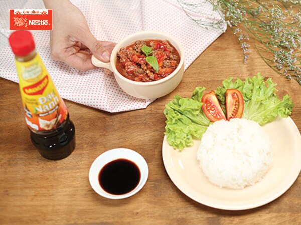 Món cơm sốt bò bằm cà chua sẽ là một lựa chọn tuyệt vời cho bữa tối.