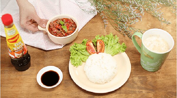 Món ngon với cơm bò bằm cà chua