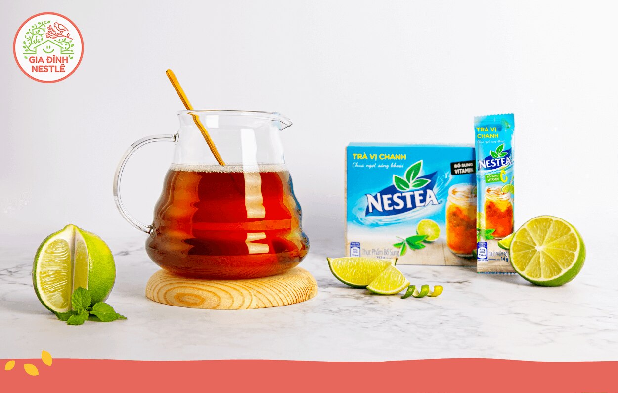 Trà vị chanh NESTEA với thiết kế hộp giấy bảo vệ môi trường, pha chế dễ dàng và nhanh chóng giúp bạn có thể mang theo bên mình bất cứ lúc nào ở bất cứ nơi đâu.